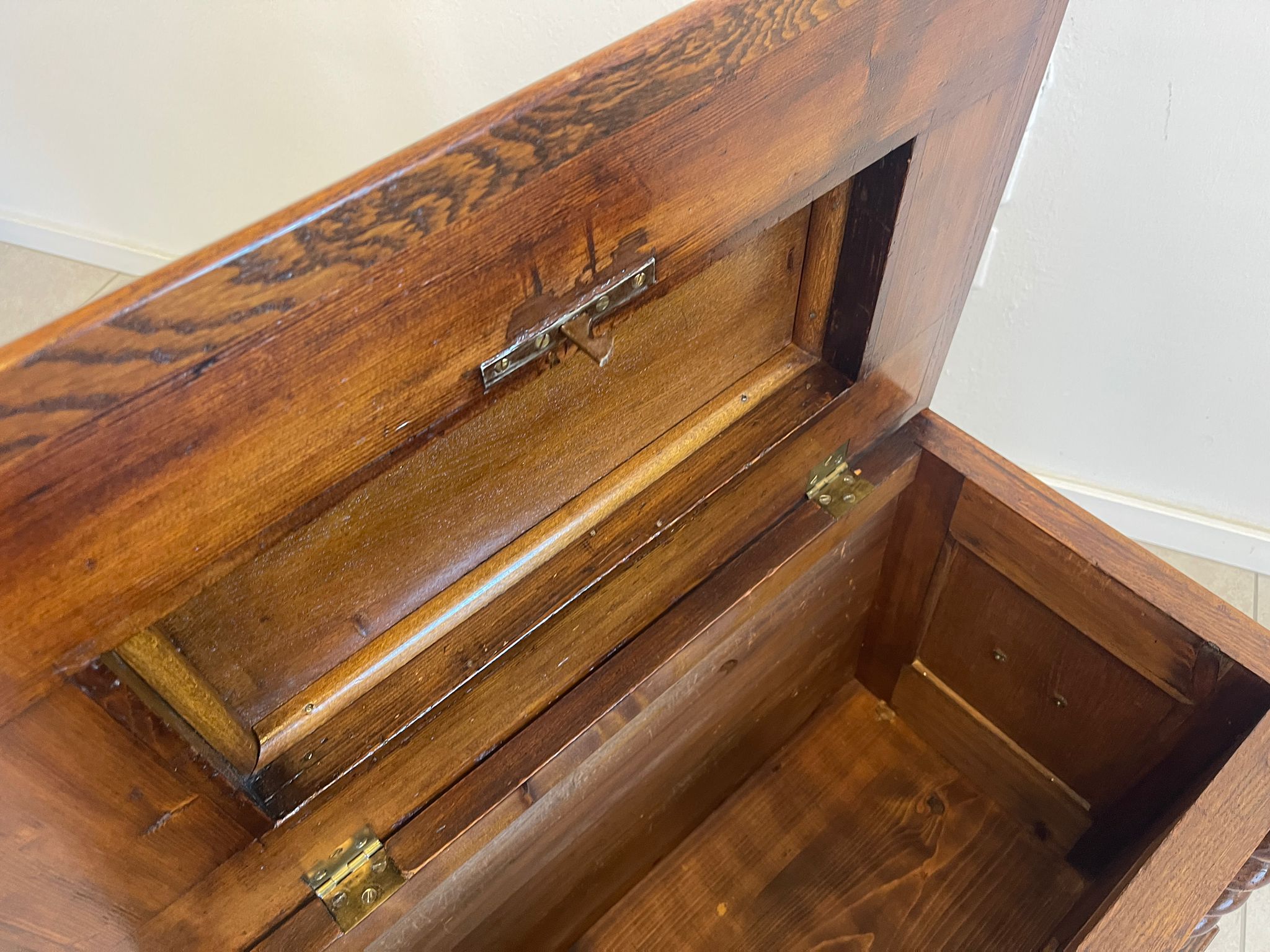a398195a-1087-44cb-a391-d0ba92b487b2 Sale Restaurierte Barock Truhe Schmuckkasette Eichenholz Hartholz A5047