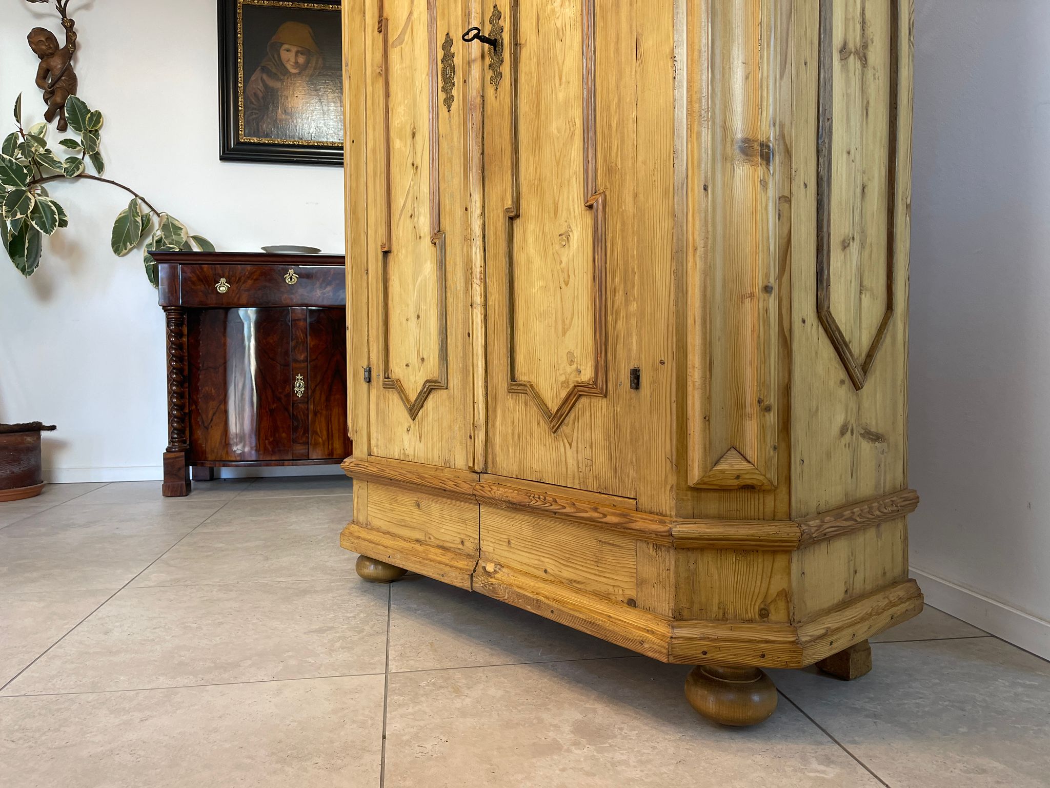 8fbe4e80-c94a-4d86-96a1-70fcfeda3d76-1 Bauernschrank Barockschrank Barock Hallenschrank Kasten A4975