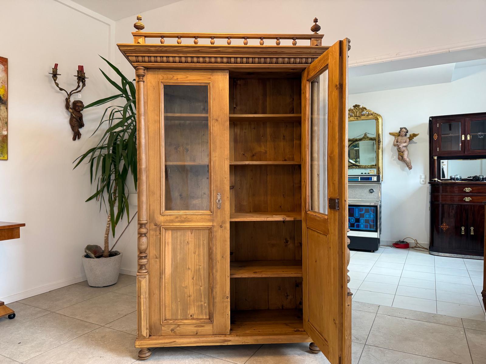 Vitrinenschrank aus der Epoche der Gründerzeit Bücherschrank D2285