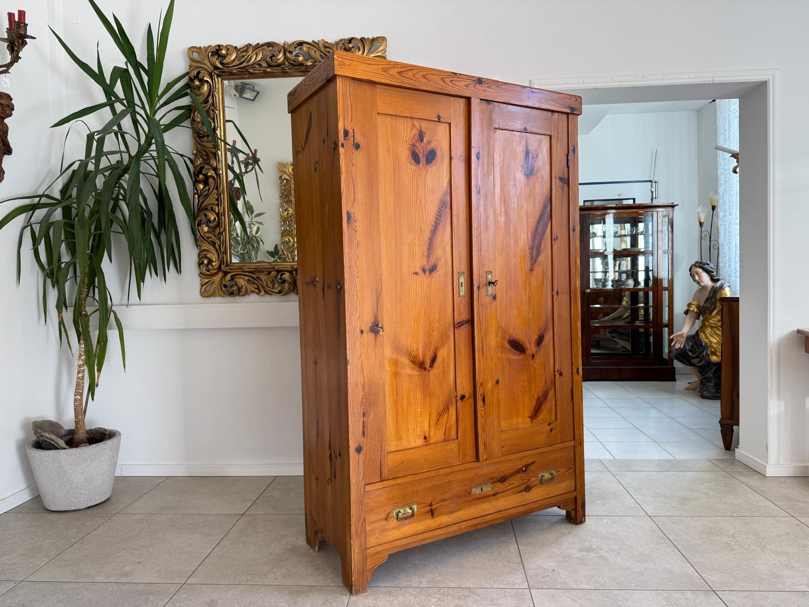 Antiker Zirbenholz Kasten Schrank Kleiderkasten G2151