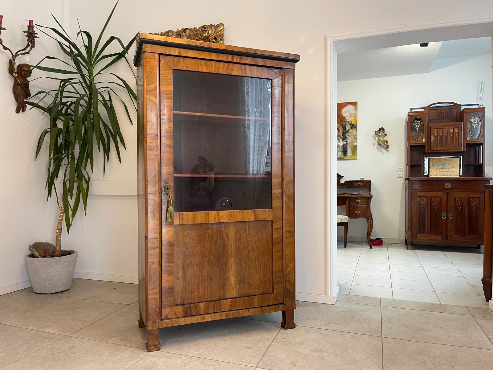 SALE Biedermeier Vitrine Bücherschrank Sammlervitrine, Nussholz G1342