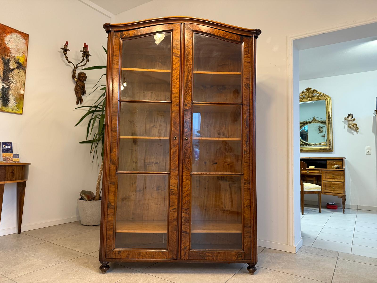 Biedermeier Vitrinenschrank Glasschrank Nussholz Kleiderschrank G2228