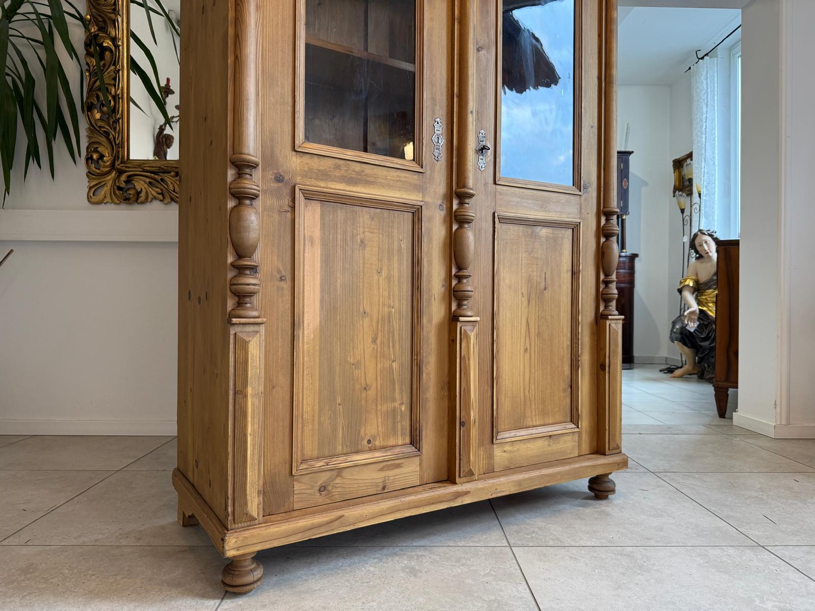 Vitrinenschrank aus der Epoche der Gründerzeit Bücherschrank D2285