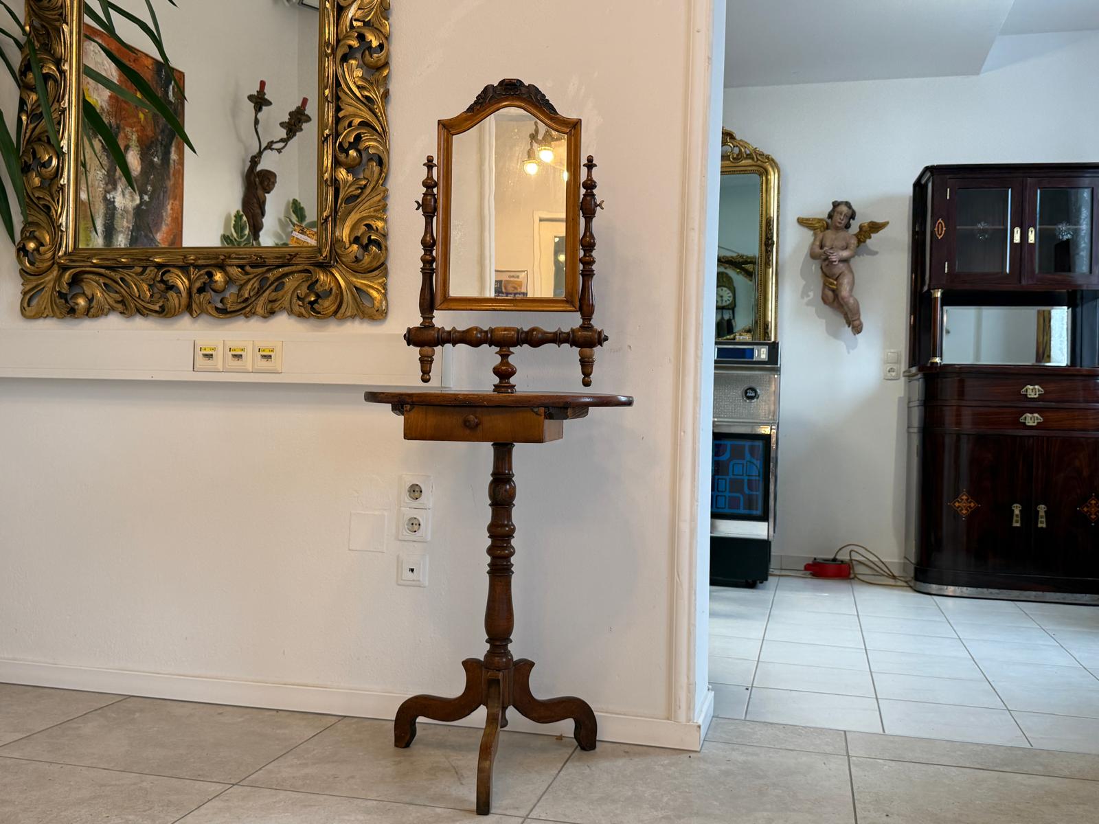 Originales Gründerzeit Schminktischerl Nussholz Antiquität aus Österreich D1056