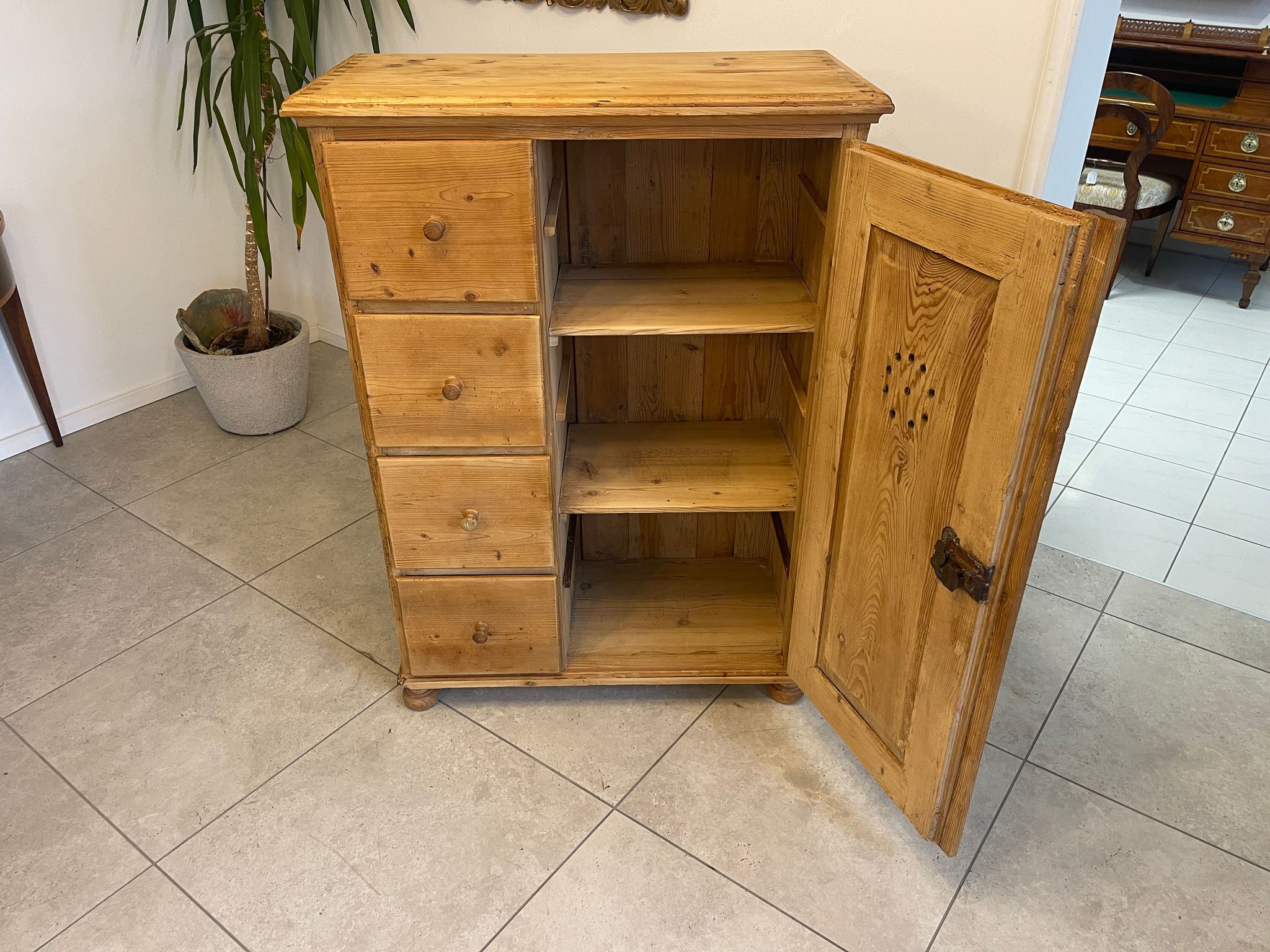 Alter uriger Brotschrank Almerschrank Alma, Vorratsschrank G1158