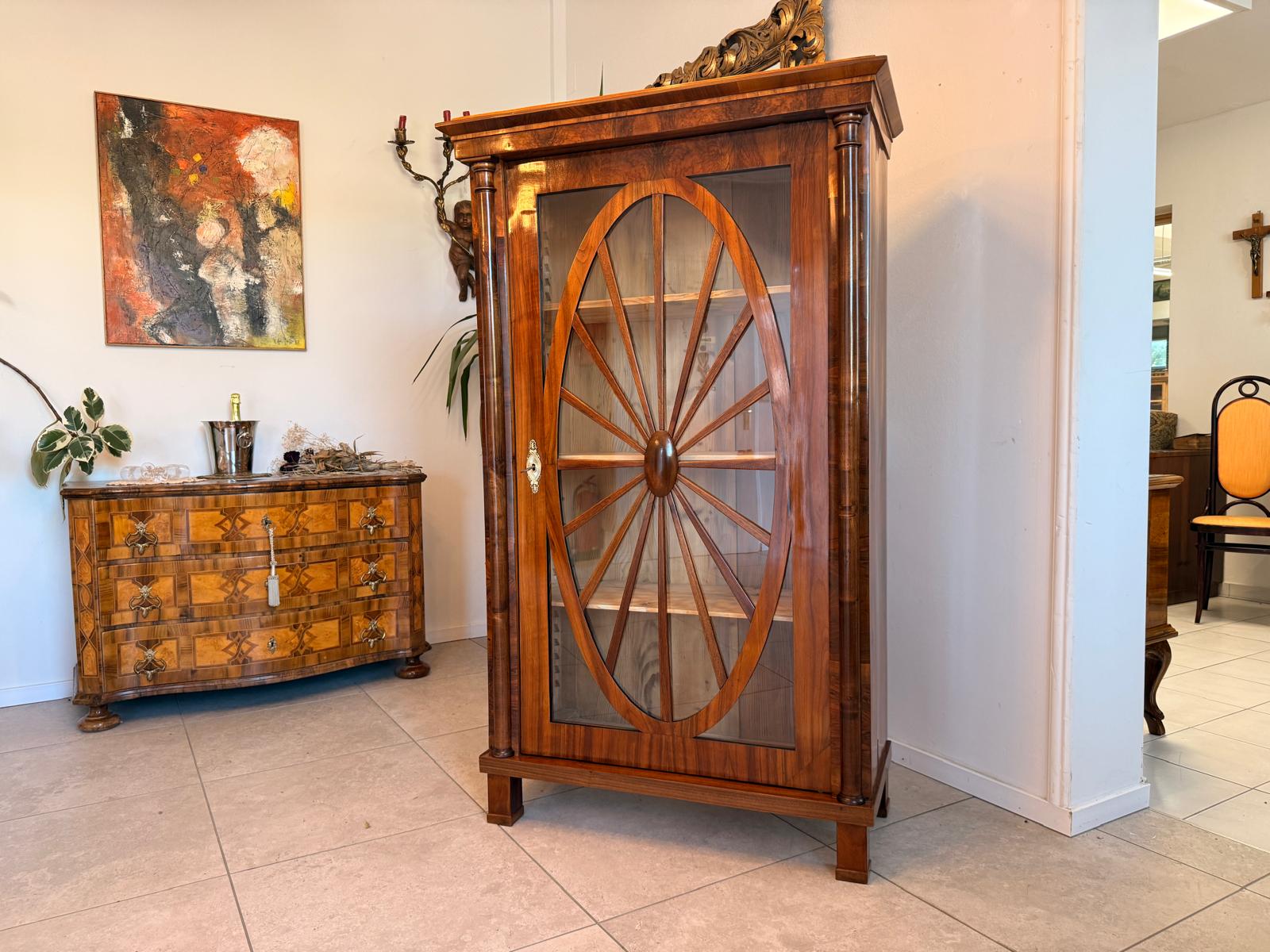 Biedermeier Vitrine Sonnenvitrine Bibliotheksschrank Nussholz Restauriert D2767