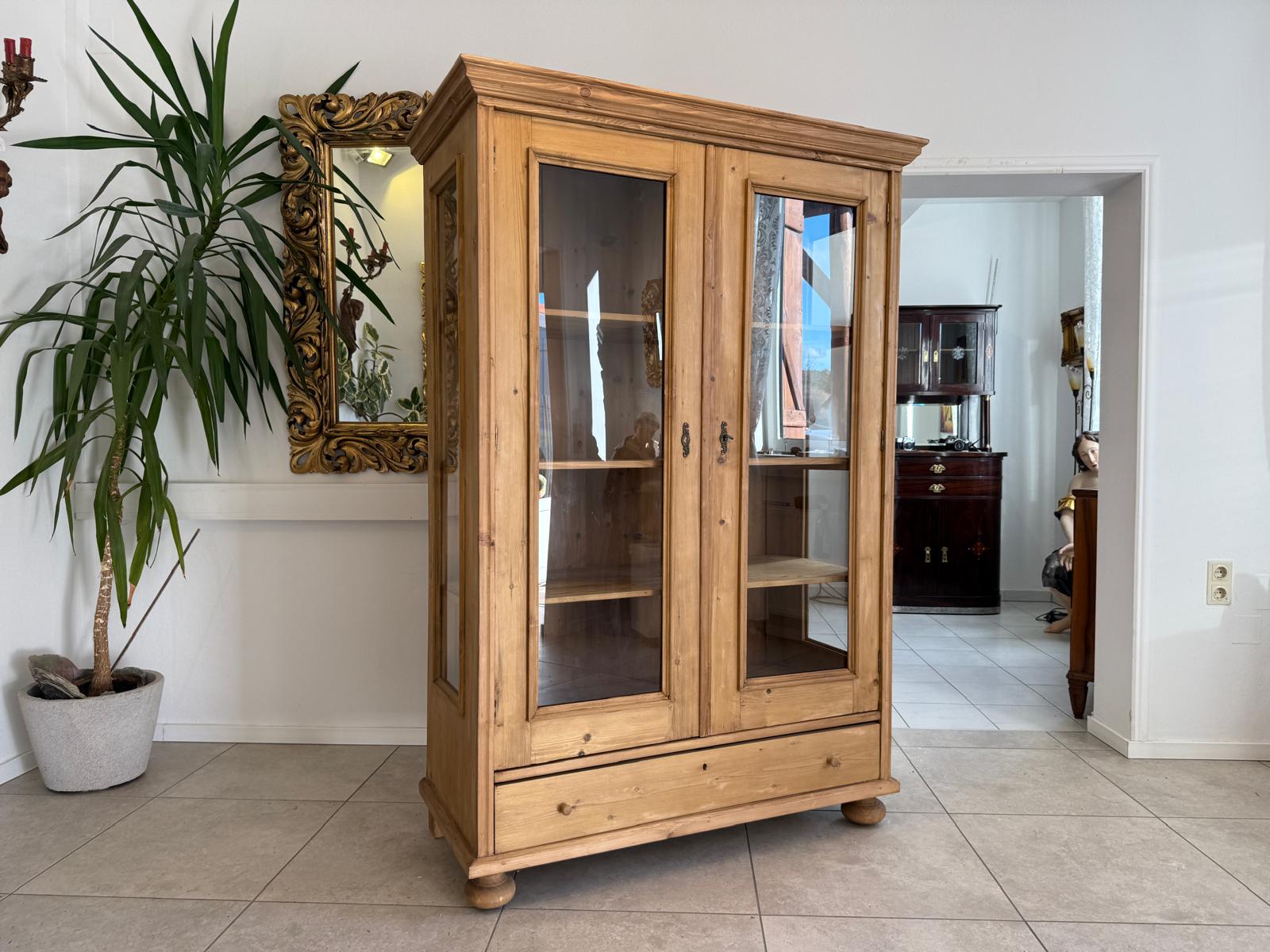 Antike Weichholz Bauernvitrine Vitrine Naturholz Glasvitrine Alte Bauernmöbel D1184