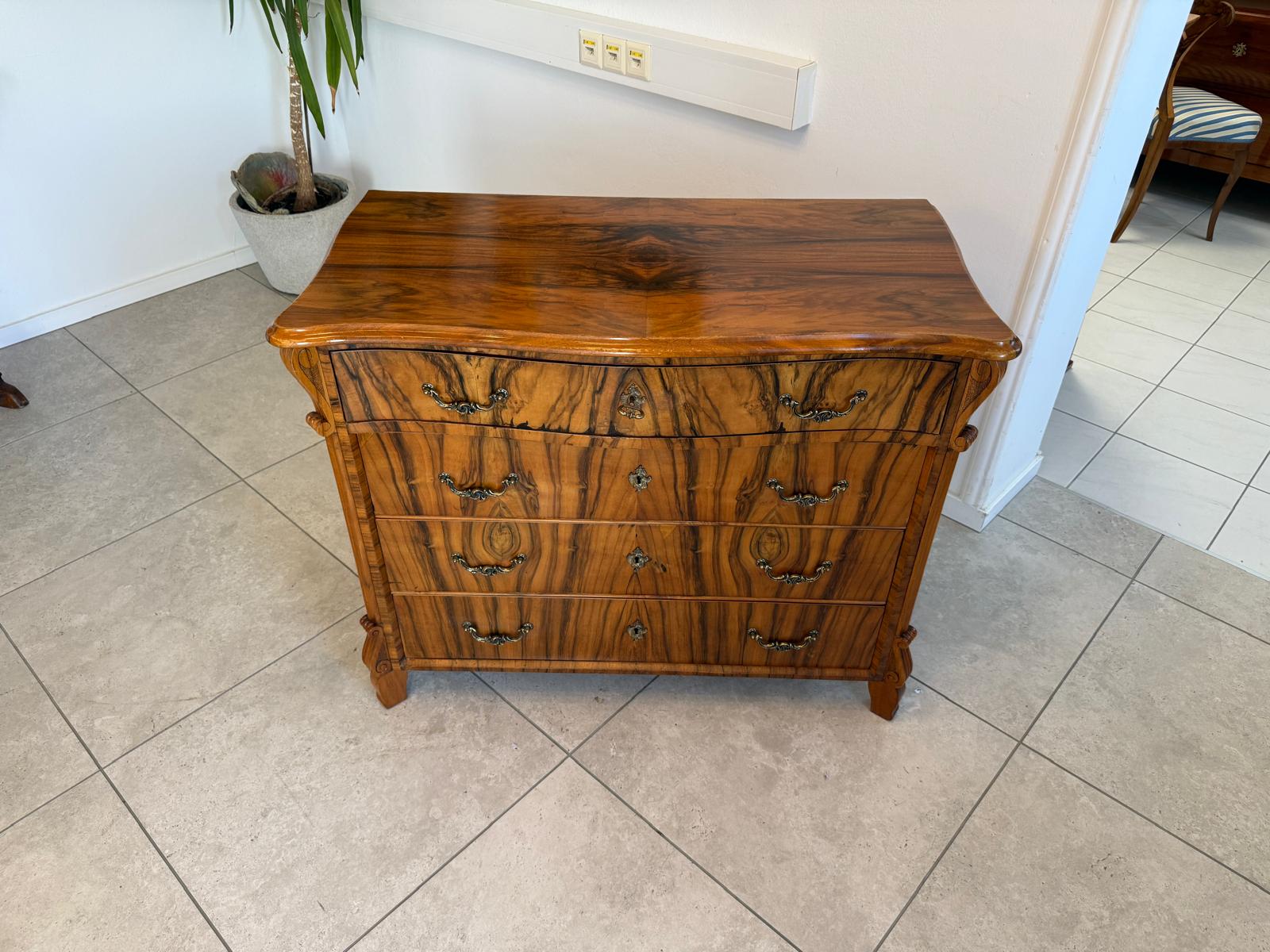 Originaler Nussholzfurnierte Spät Biedermeier Kommode G1788