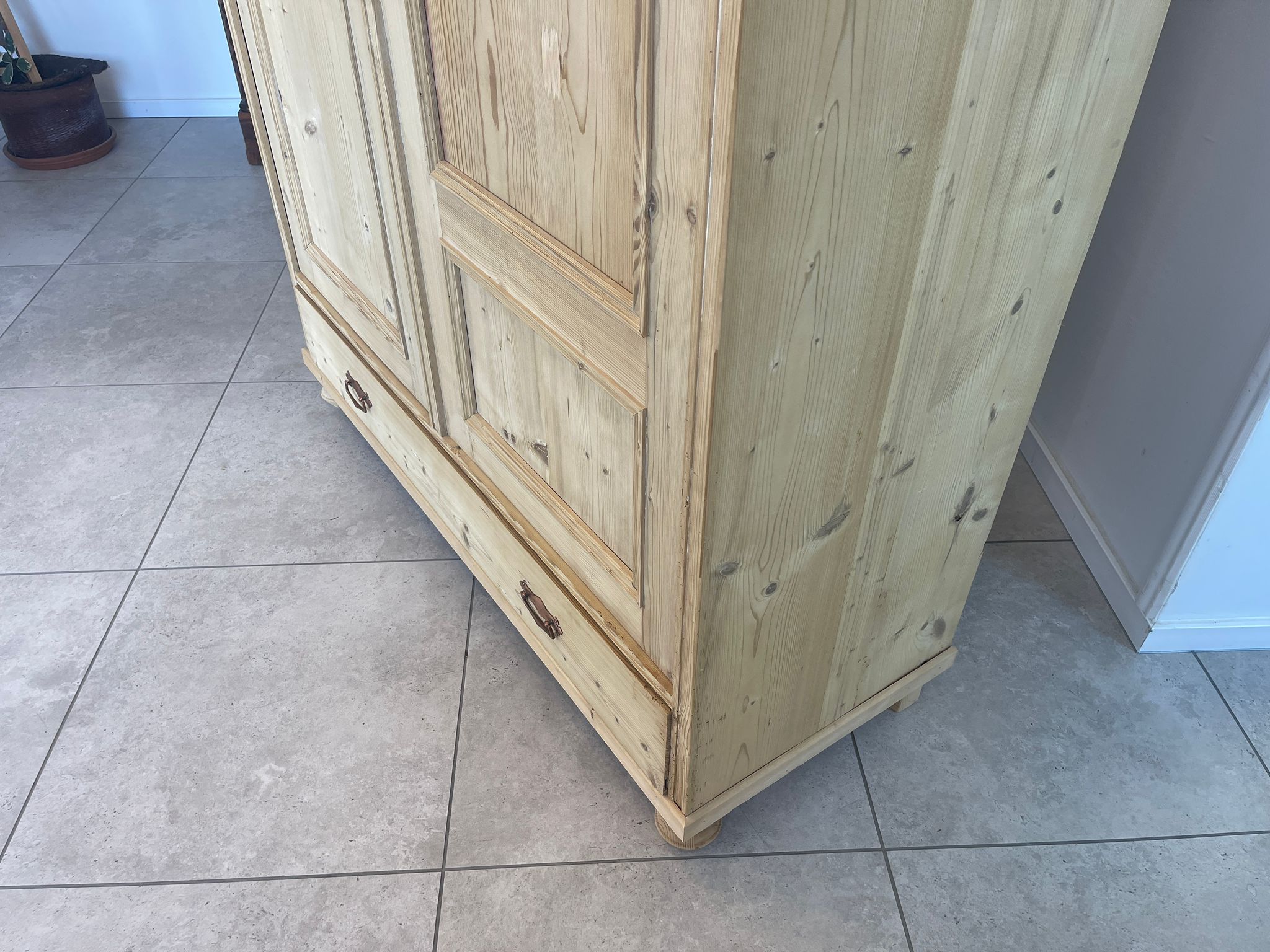 6e19e0fb-1eb1-4304-b86c-8f5f29529945 Antiker Bauernschrank Originaler Jugendstil Naturholzschrank A4967