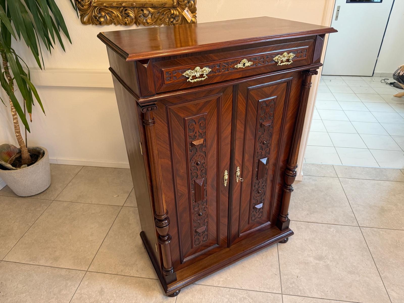 Restaurierte Gründerzeit Anrichte Vertiko Halbschrank Säulenanrichte G2083