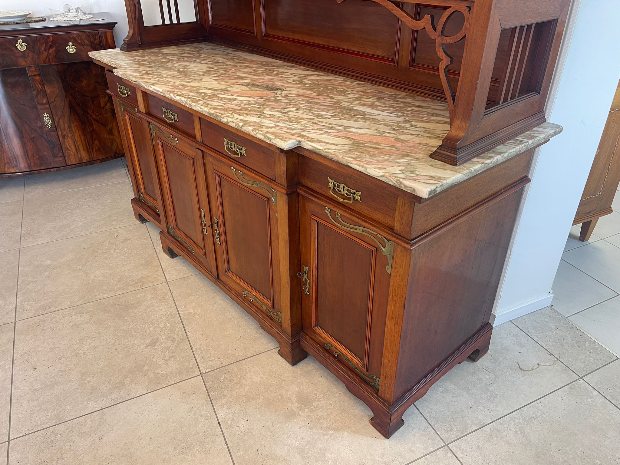 44a2f468-4ede-48d8-bf4d-f47ce7edbf73 Originales Jugendstil Aufsatzbuffet Bücherschrank Vitrinenschrank A4909