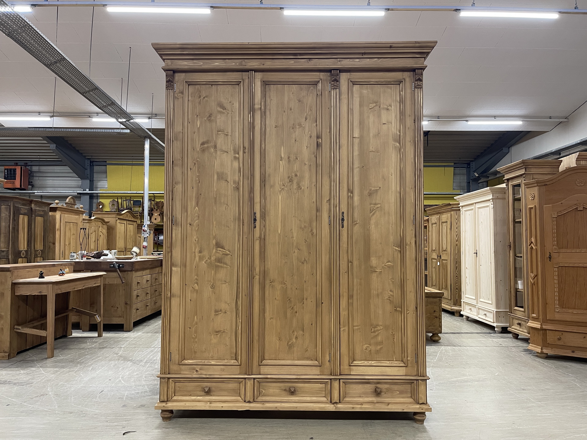 biedermeier-58ZlinbKSTmDv06 Vollholz Garderobenschrank Bauernschrank Kleiderschrank B2089