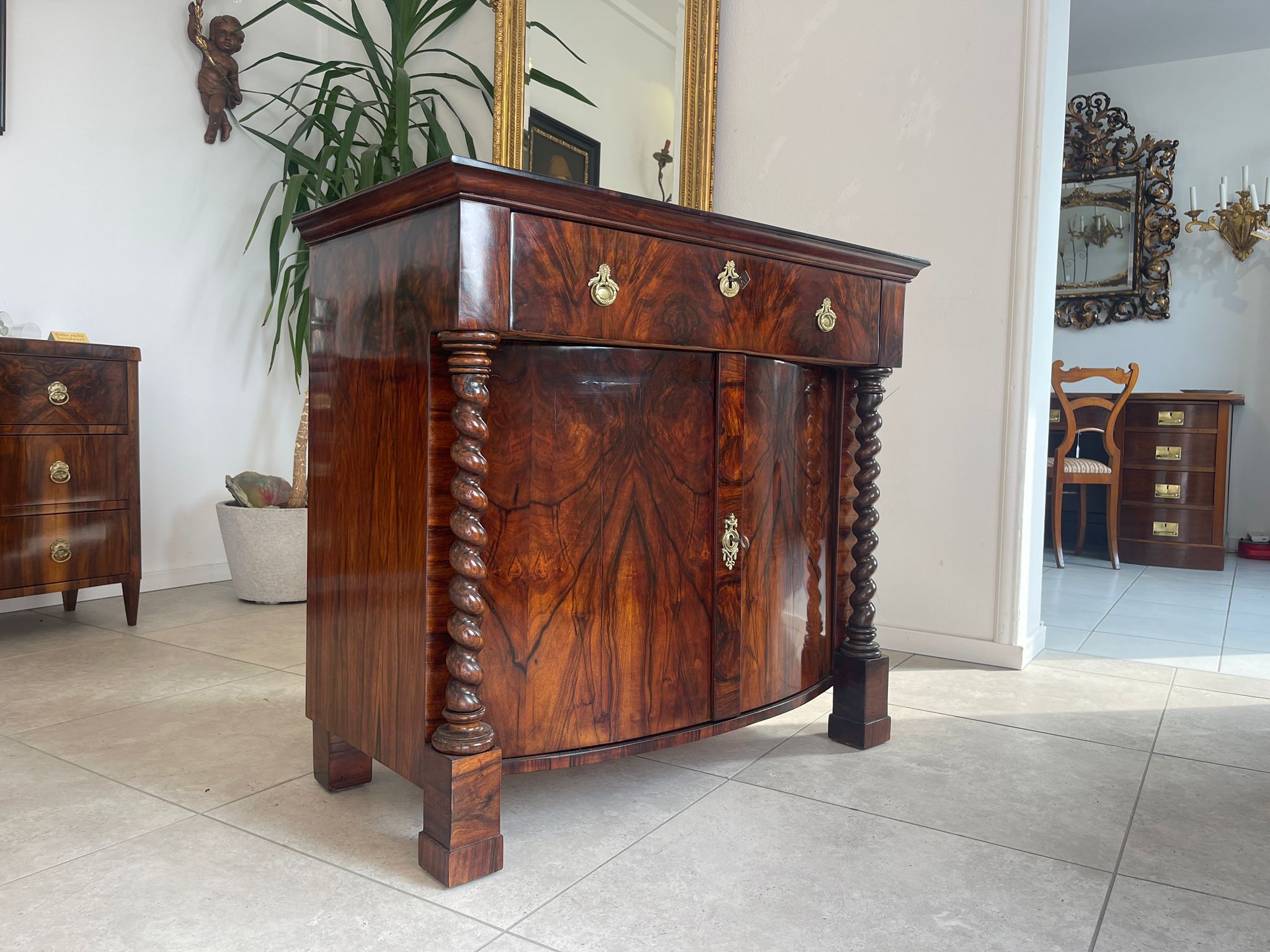 1a6bcb74-2838-4f98-bf0f-f62219a174d7 Restaurierte Biedermeier Anrichte Säulentrumeau Antiquität A4655
