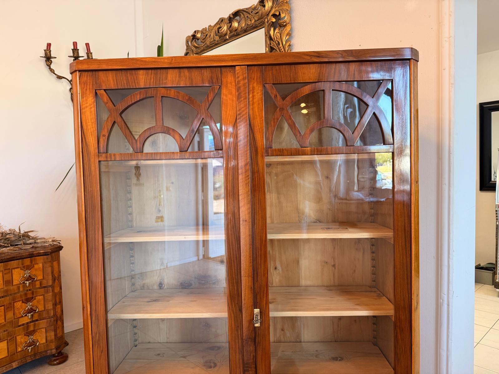 Biedermeier Vitrine Bibliothekschrank Nussholz Restauriert Antiquität D2766