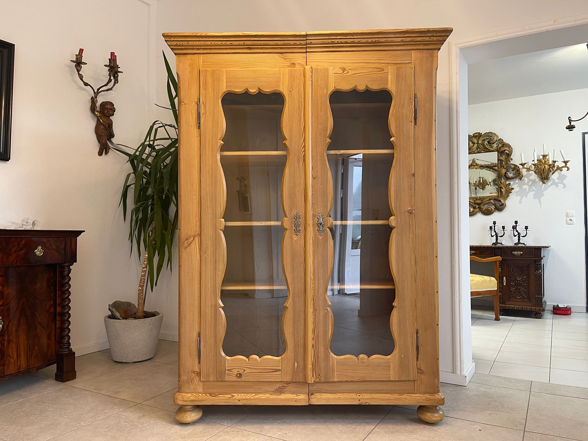 24f4e249-863c-423c-89c8-9b1aa64851a9 Bauernschrank Bäuerliche Vitrine Bauernvitrine Bücherschrank A5027