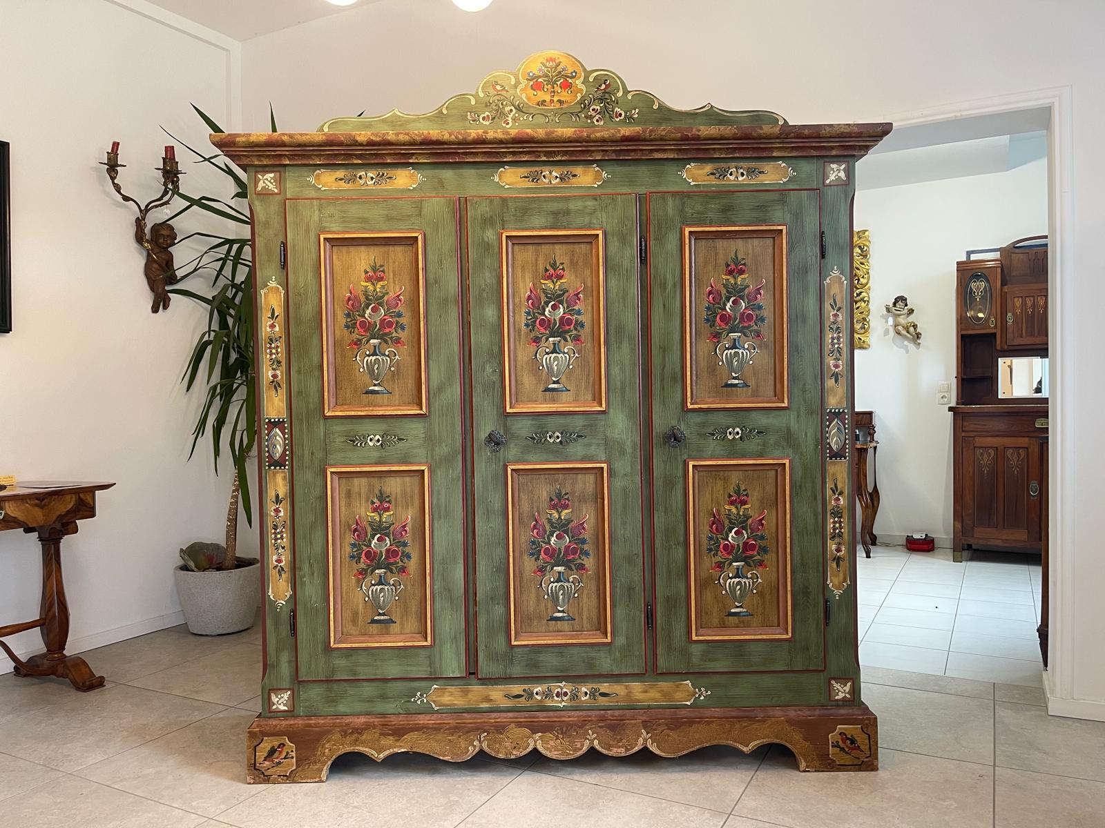 Handbemalter Voglauer Schrank Bauernschrank Anno 1800 Altgrün G1603
