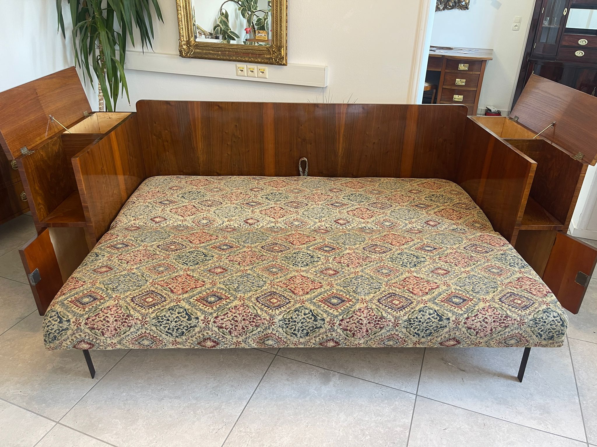 ec7e62b3-5b5a-45ae-ae3d-87c8ec0d9df3 Biedermeier Sofa Couch Bettbank Antik Doppelbett mit Ablagen A4630