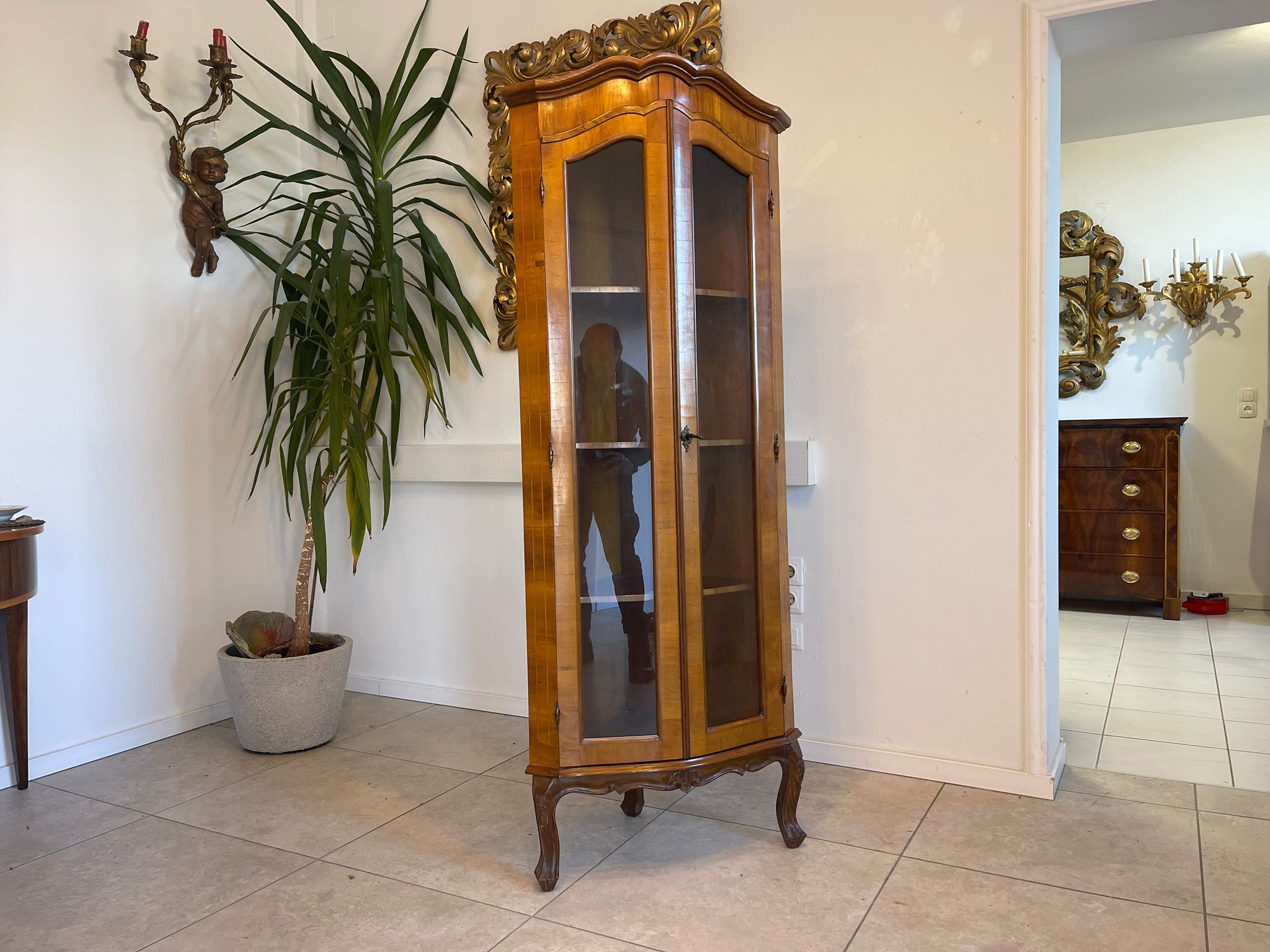 Stilvolle Vitrine im Barockstil Eckvitrine Eckschrank A5486