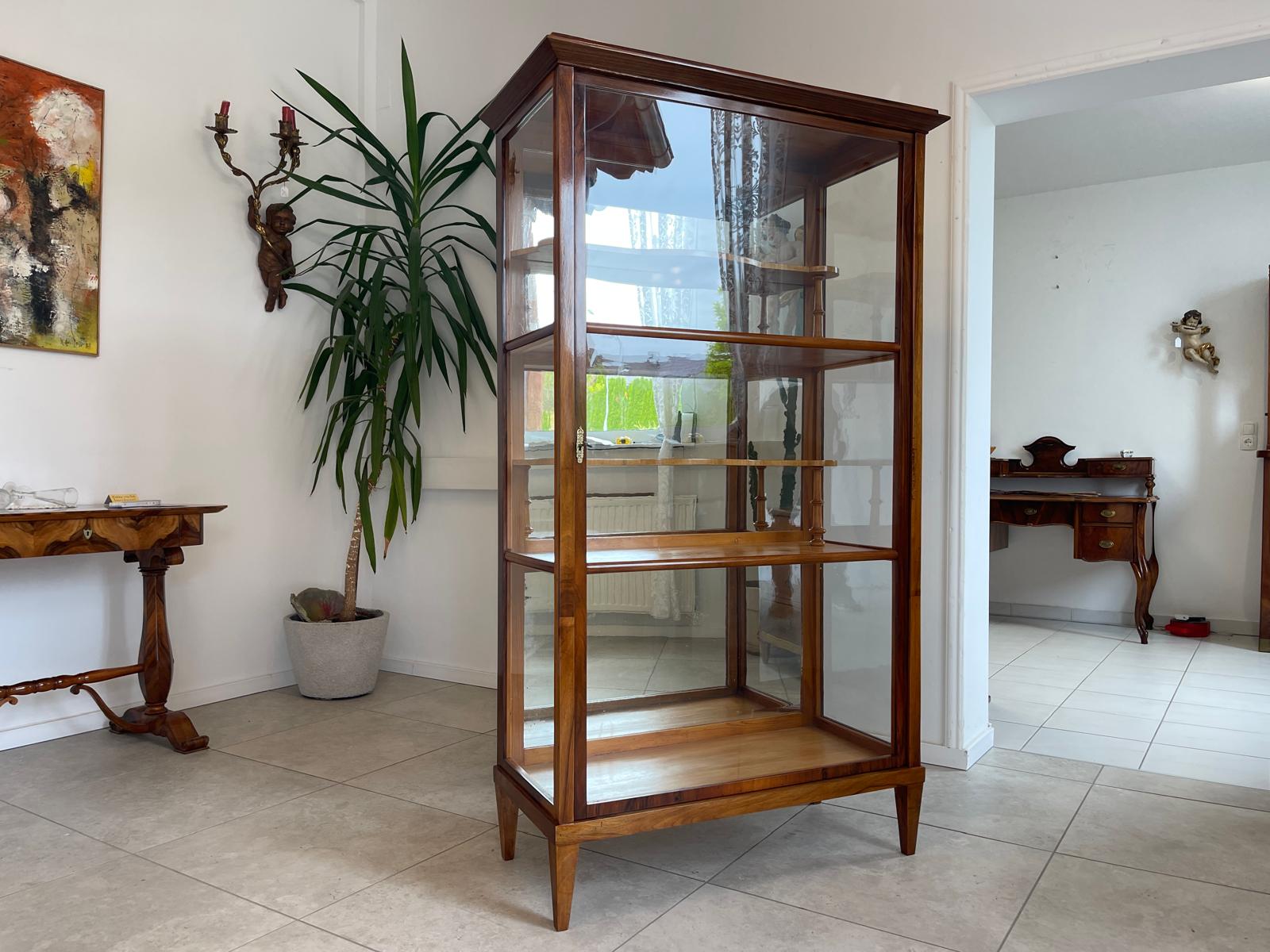 Biedermeier Vitrine Bücherschrank Nussholz Antiquität G1316