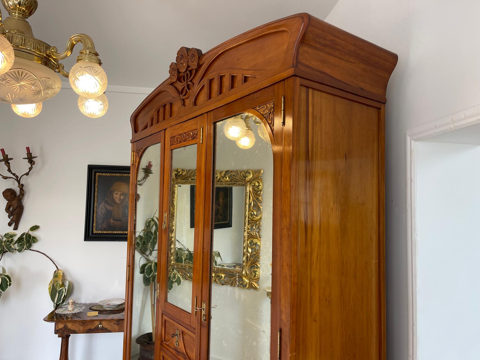 Geräumiger Jugendstil Glasschrank Kleiderkasten Schrank Garderobenschrank G1351