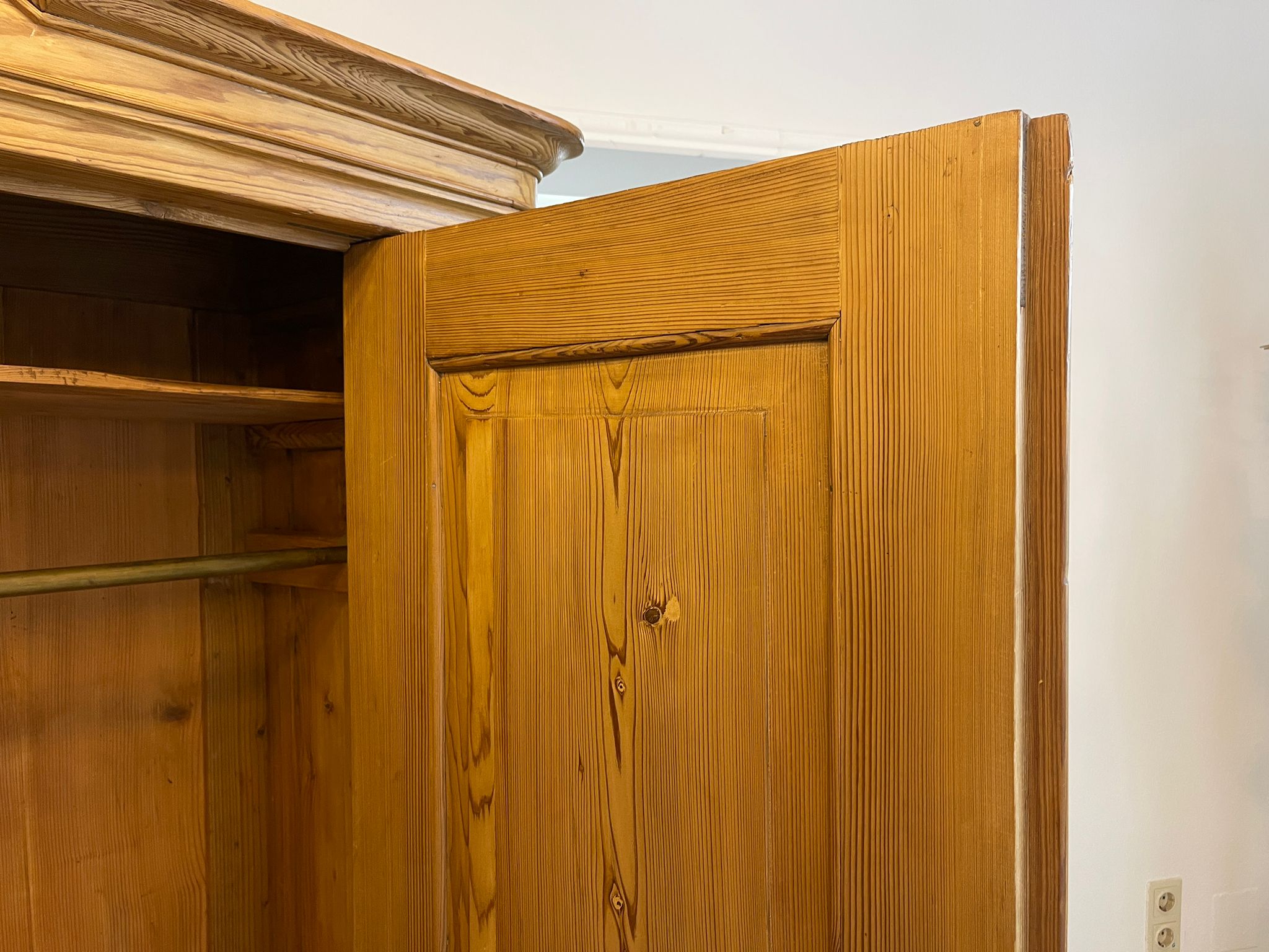 b8c88c8a-579a-4c5b-93e0-52308afcd2e5 originaler Bauernschrank Biedermeierschrank Hallenschrank A5097