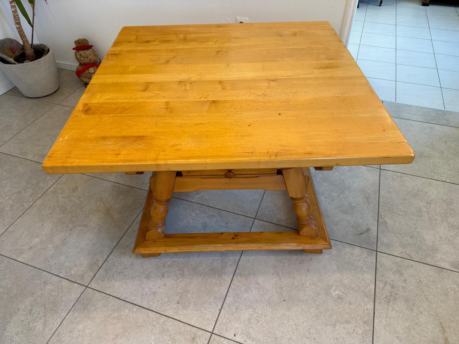 Uriger Jogltisch Bauerntisch Naturholz Kiefer / Buche  Hüttentisch 110 x 110 G2406