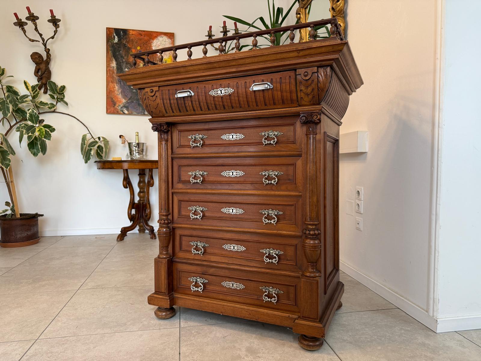 Gründerzeit Wochenkommode Nussholz Ladenschrank Säulenkommode G1729