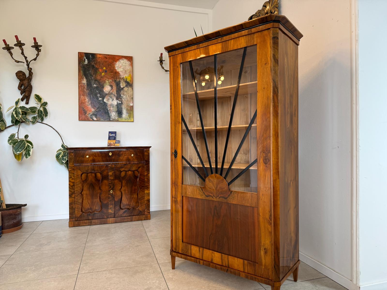 Sale Biedermeier Vitrine Sonnenvitrine Bücherschrank Bibliotheksschrank Nussholz D2477