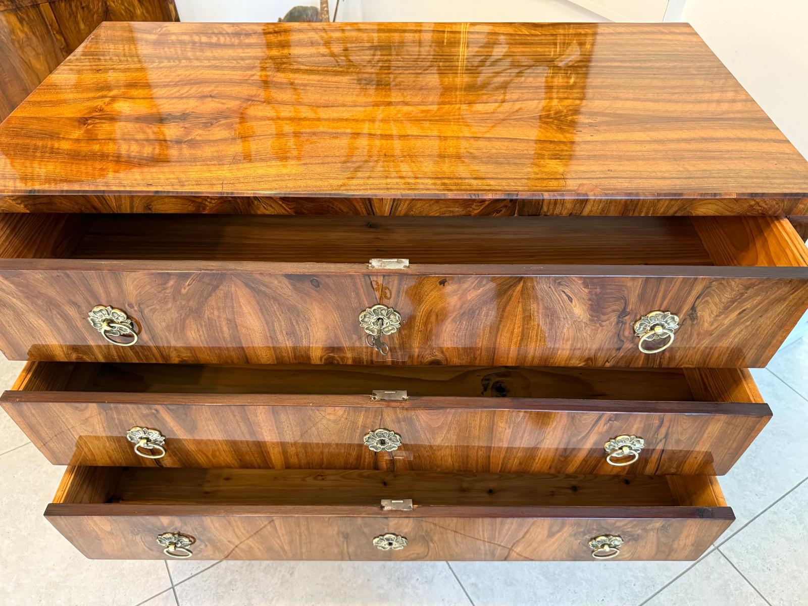 Sale Restaurierte Biedermeier Kommode Nussholz Antiquität 1840 G2048