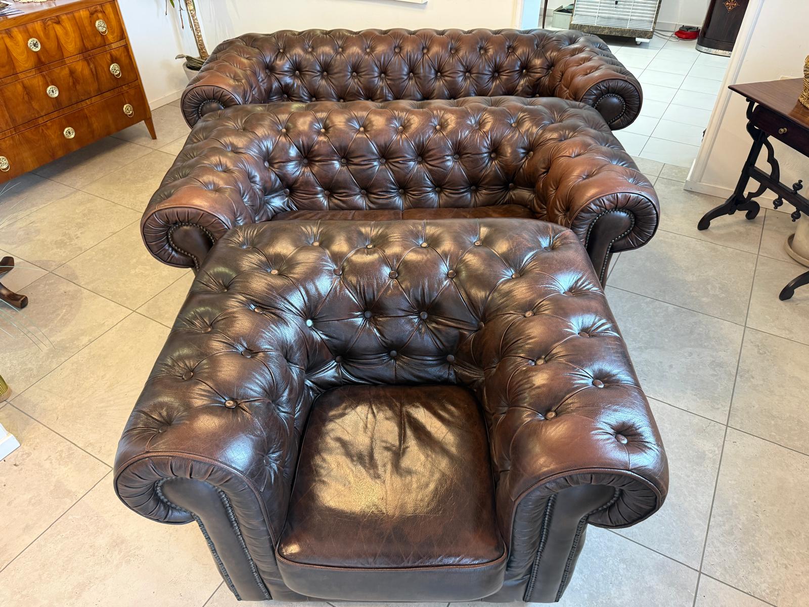 Chesterfield Ensemble 3 teilig Ledersofa Fauteuils Clubmöbel Cultmöbel D2844