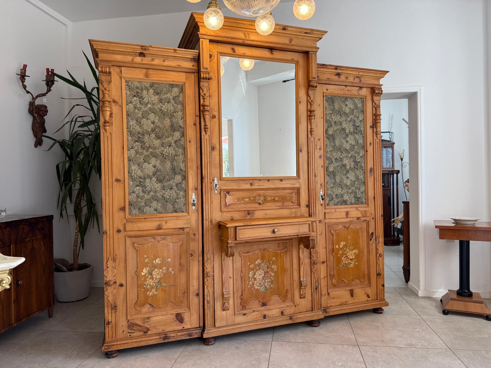 Bäuerlicher Zirbenholz Garderobenschrank Dielenschrank Bauernmöbel  G1957