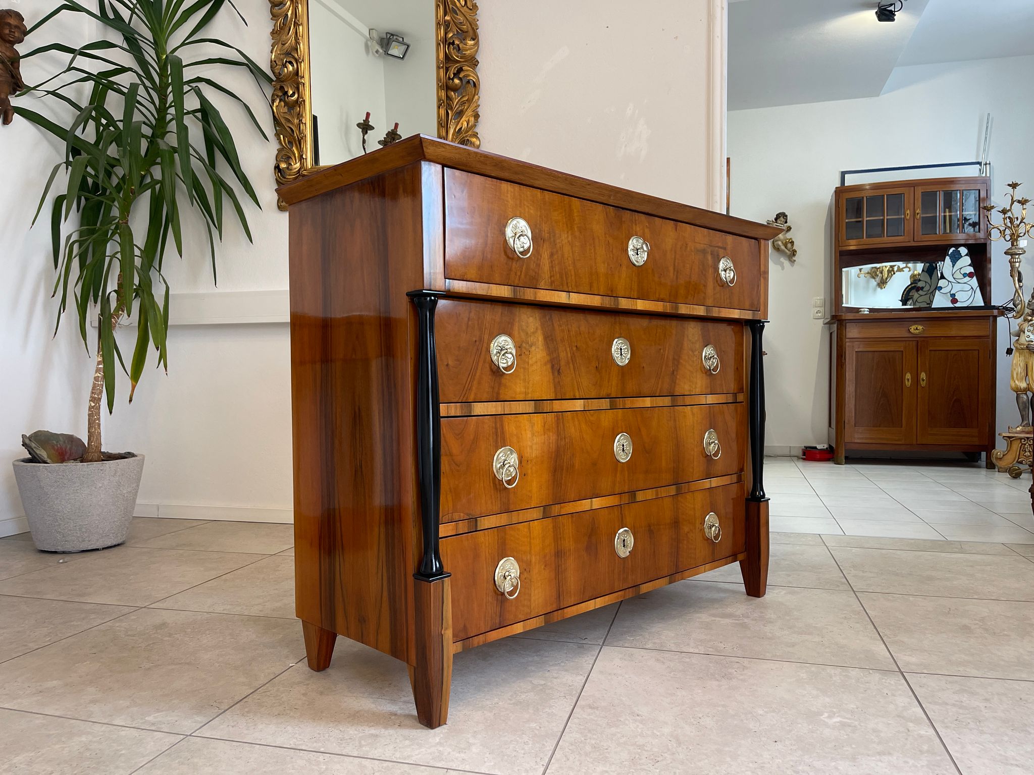 Restaurierte Nussholzfurnierte Empire Kommode Antiquität Säulenkommode G1192