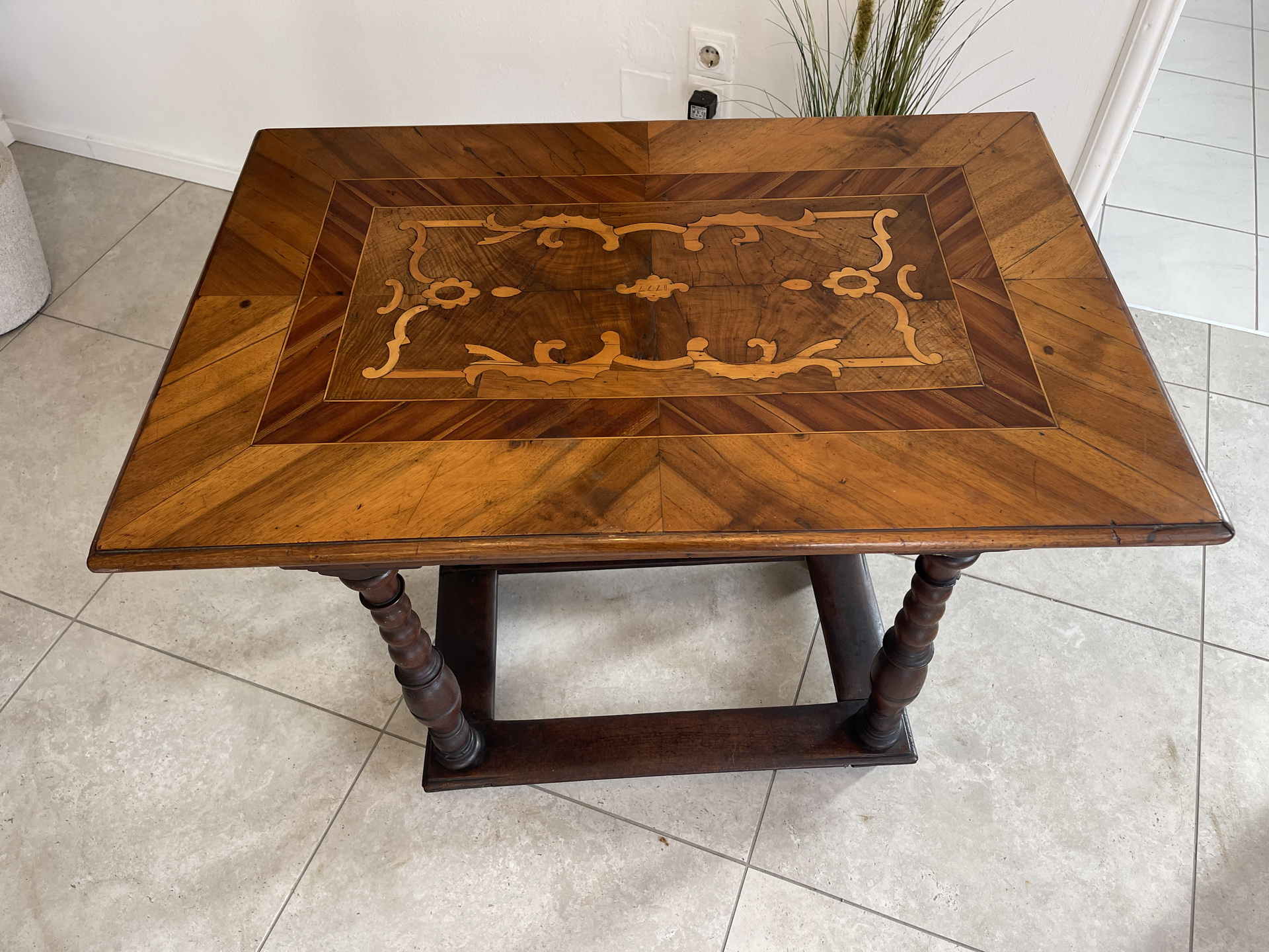 Barock-Biedermeier-179 Originaler Barock Beistelltisch Antik Spieltisch aus Nussholz A4195