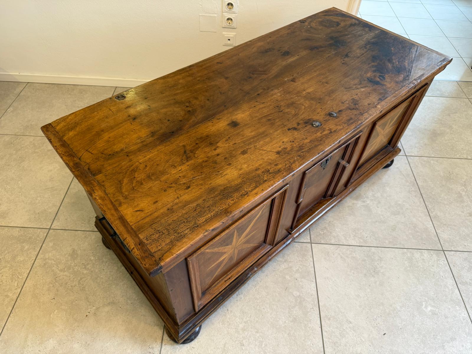 Authentische Barock Truhe Eisenbeschlagen Hartholz Antiquität G2222