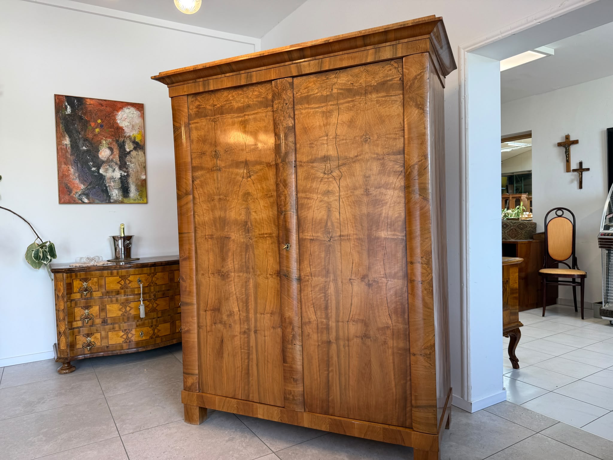 Originaler Biedermeier Schrank mit Nussholz-Furnier Antiquität D2625