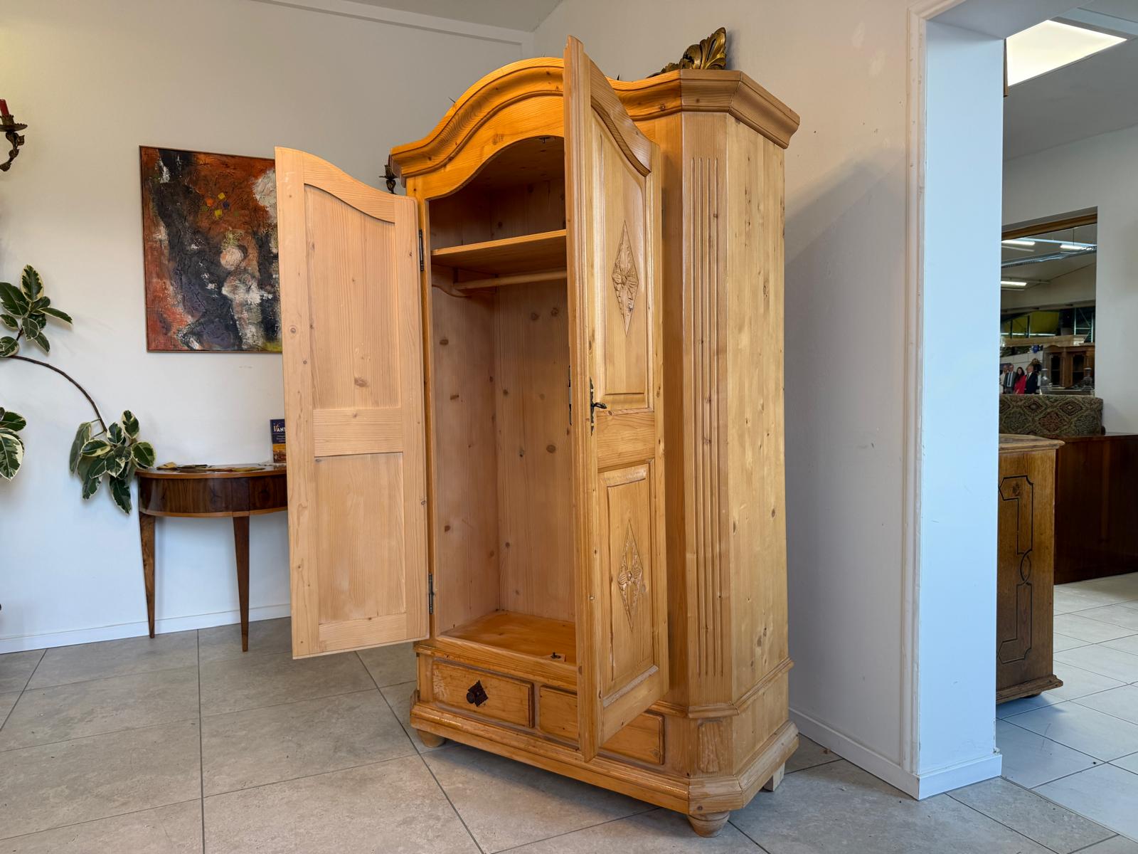 Traum Bauernschrank Landhausschrank Barockstil Kleiderkasten G1042