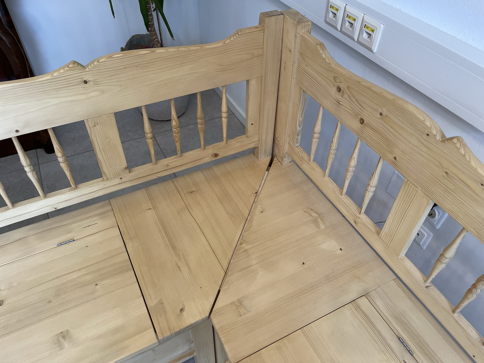 kleiderschrank-leiderkasten-biedermeier_70 Bauernstube Eckbankgruppe Bauernstube A3544 - Massiv, Landhausstil, Truhenfunktion