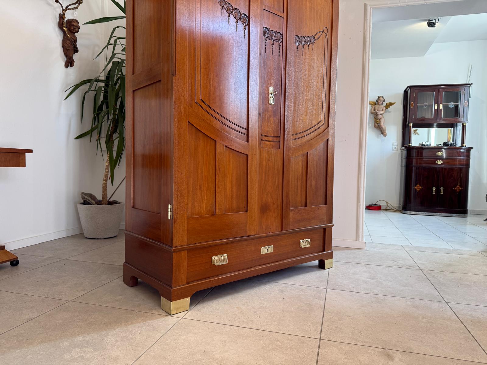 Antiker Restaurierter Jugendstil Kleiderschrank Kleiderkasten D1259