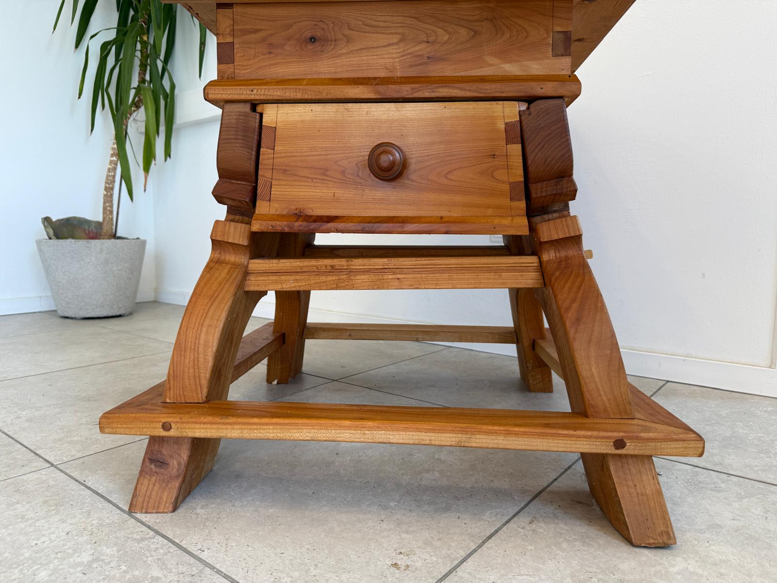 Uriger Jogltisch Bauerntisch Naturholz Hüttentisch Naturholztisch G1763