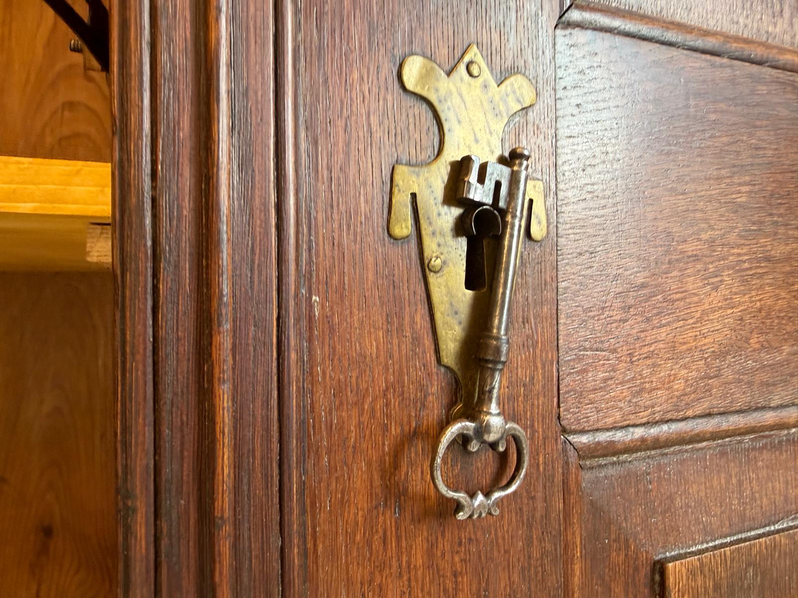 Barock Hallenschrank Schrank Eichenholz Geschnitzt D2626