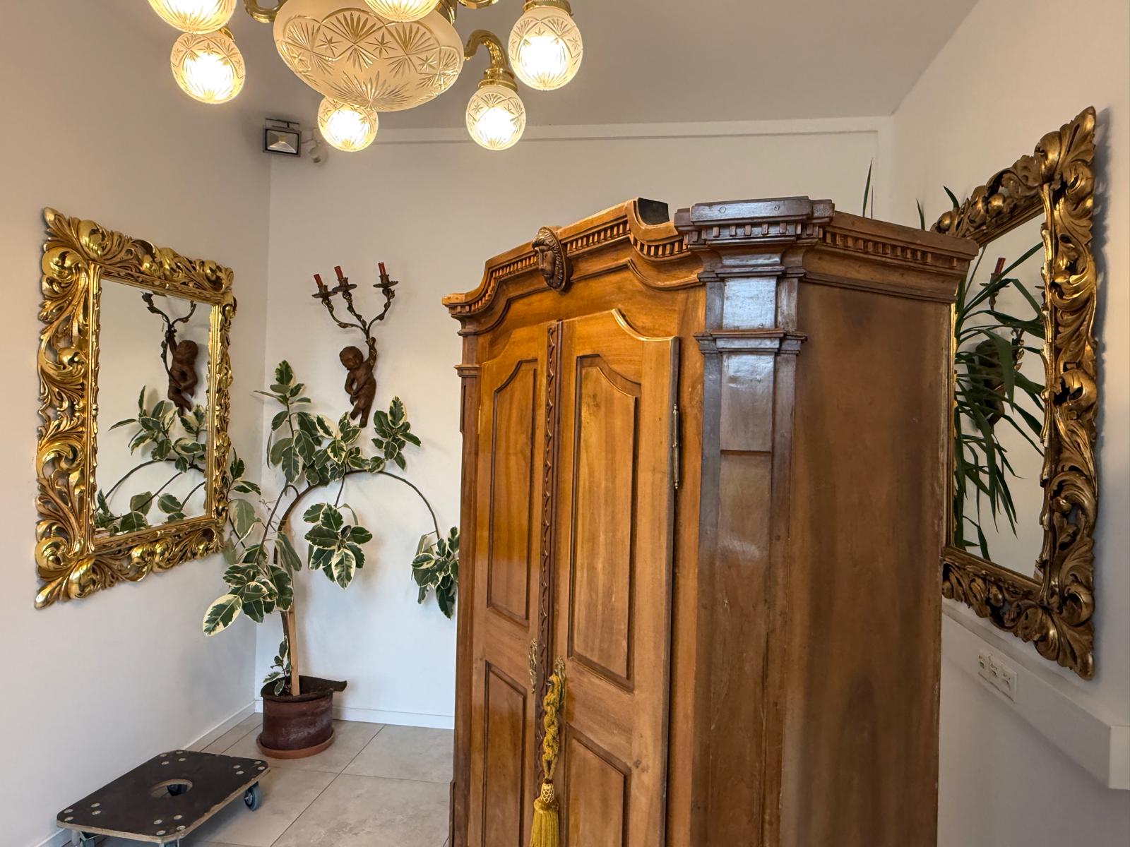 Authentischer Josefinischer Kleiderschrank Hallenschrank um 1780 G2237