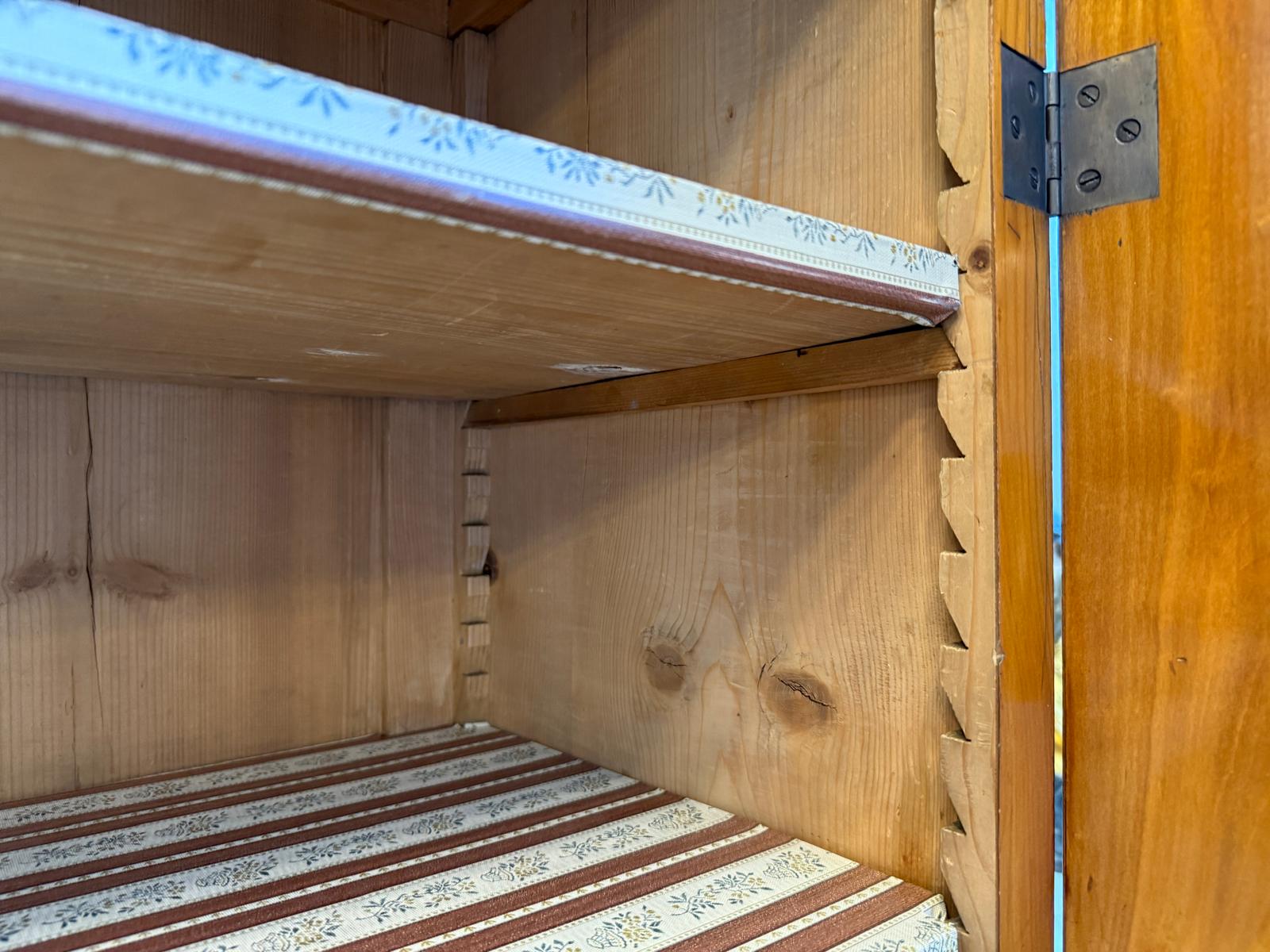 restaurierte Biedermeier Halbschrank Vertiko Schrank G2000