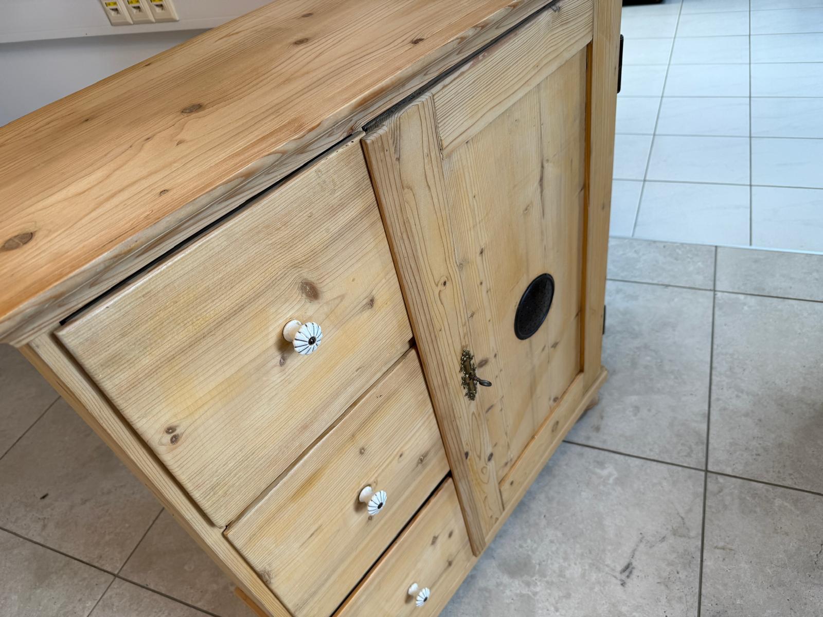 Bäuerlicher uriger Brotschrank Almerschrank Speiskasten Bauernkasten Antik D1202