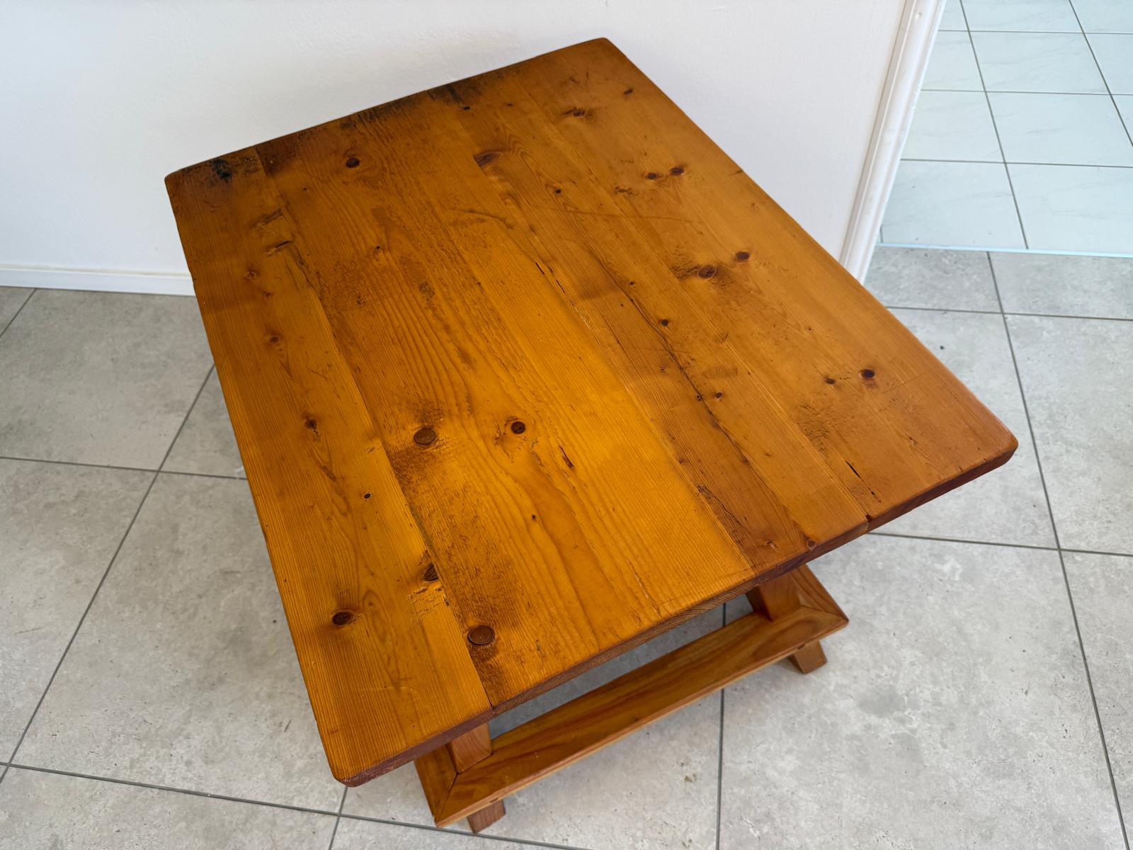 Uriger Jogltisch Bauerntisch Naturholz Hüttentisch Naturholztisch G1763