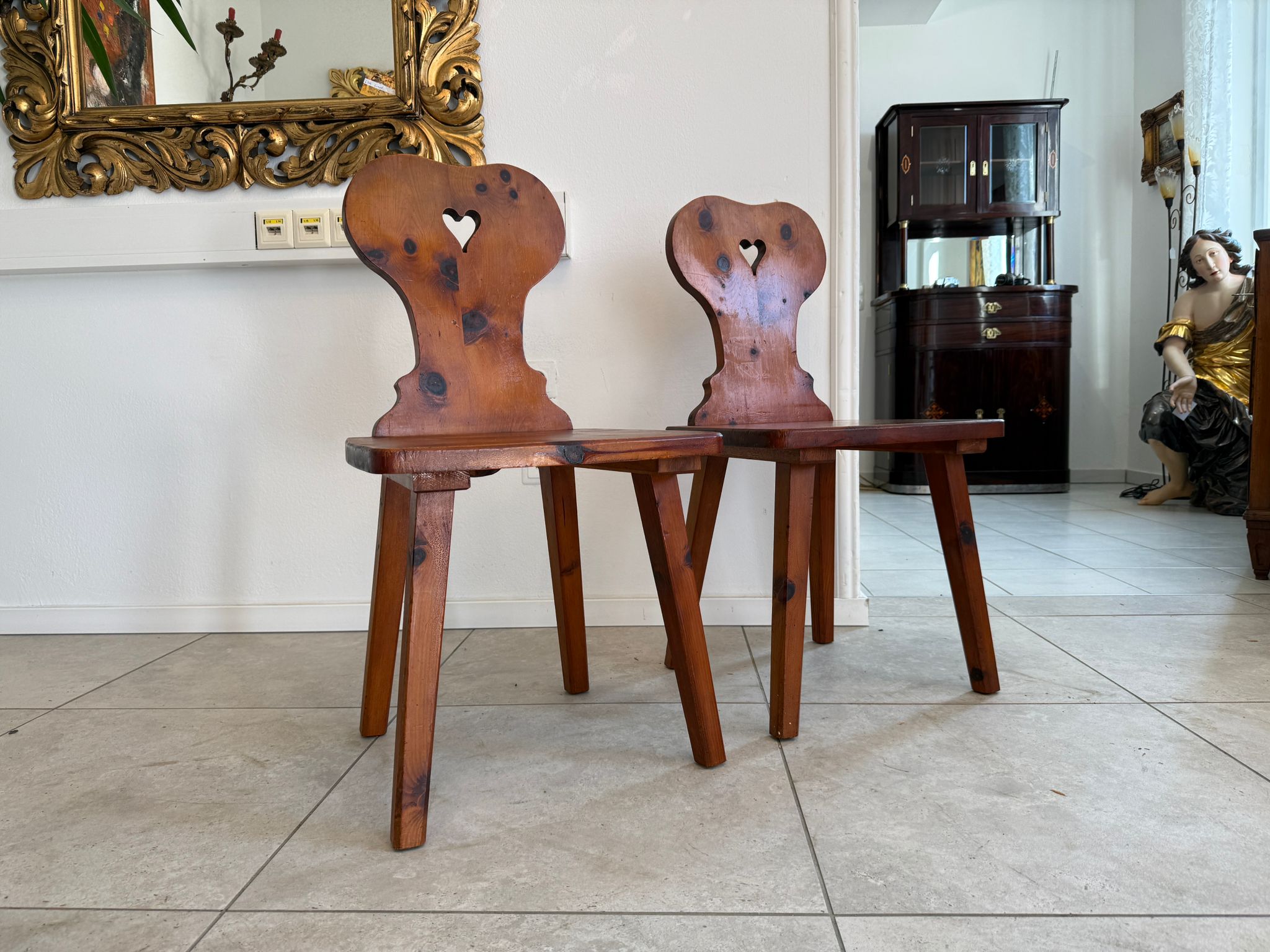 2 Sessel aus Zirbenholz Sitzgruppe Sitzensemble Bauernsessel D1250