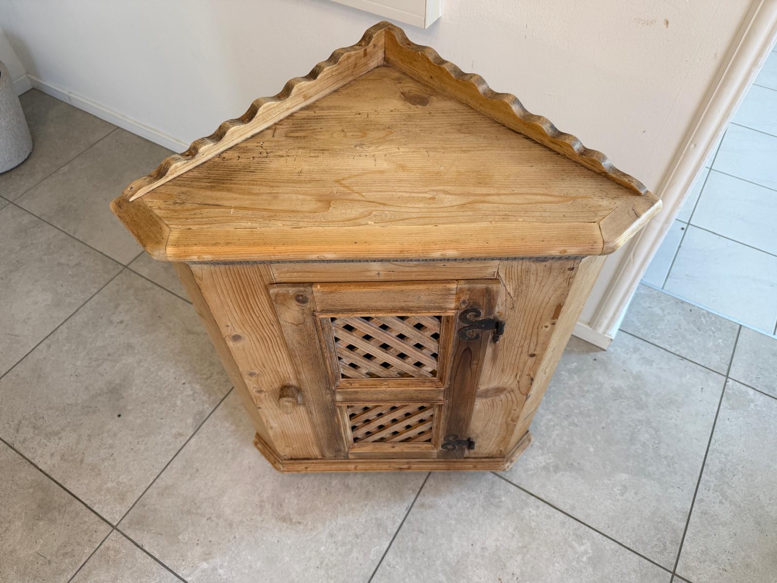 Bäuerliches Eckkasterl Eckanrichte Eckmöbel Bauernchrank G1043-1