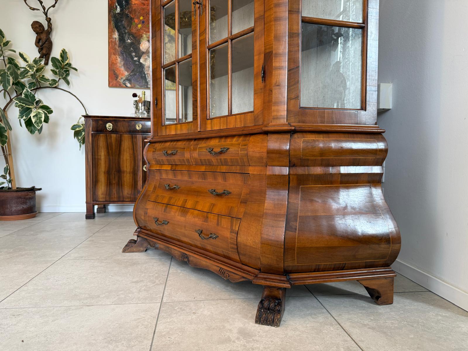 Barockstil Vitrine Nussholz Glasschrank Bücherschrank G2103