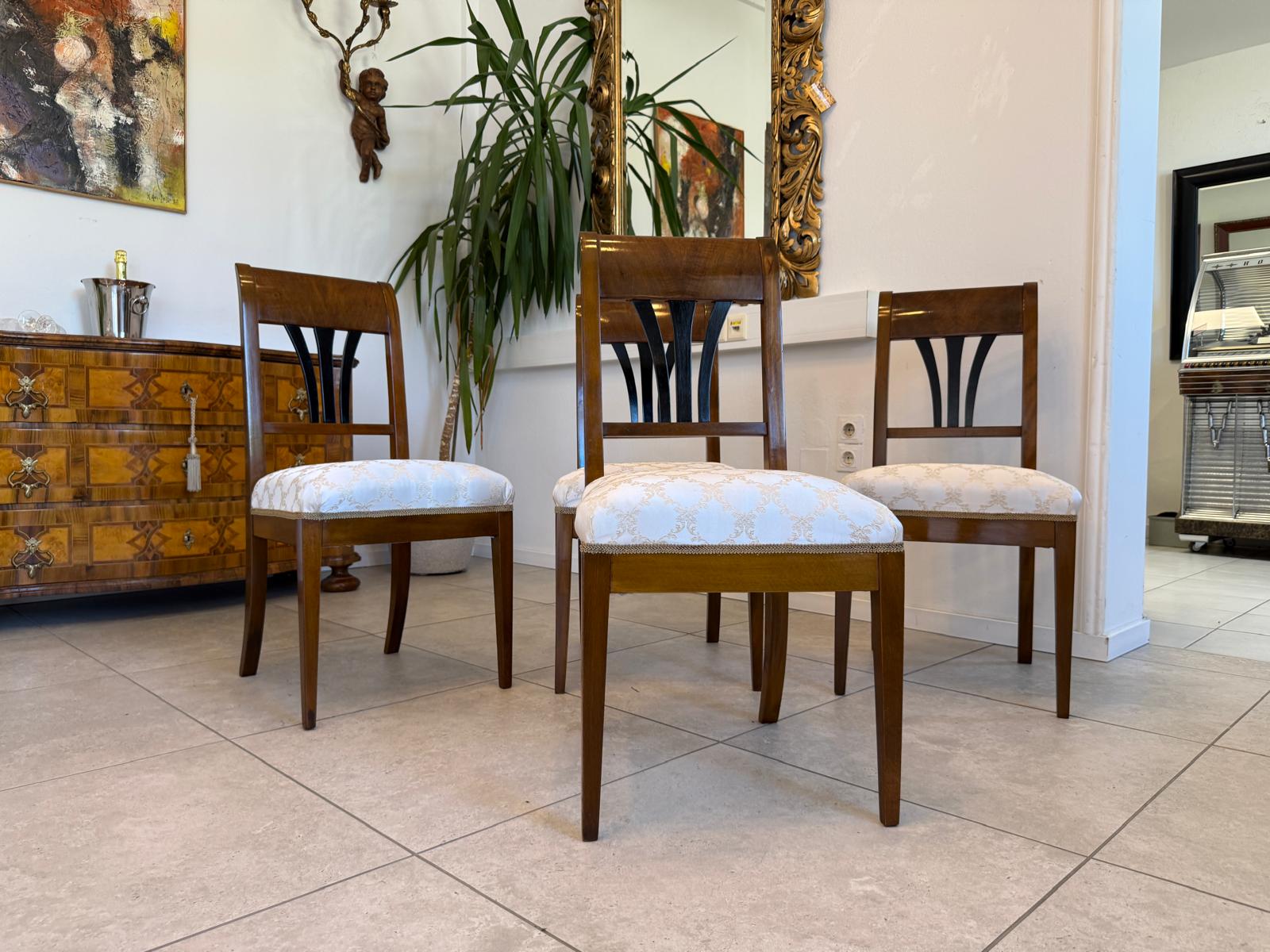 4 Stk. Biedermeier Sessel Stühle Antiquiäten Nussholzsessel D2610
