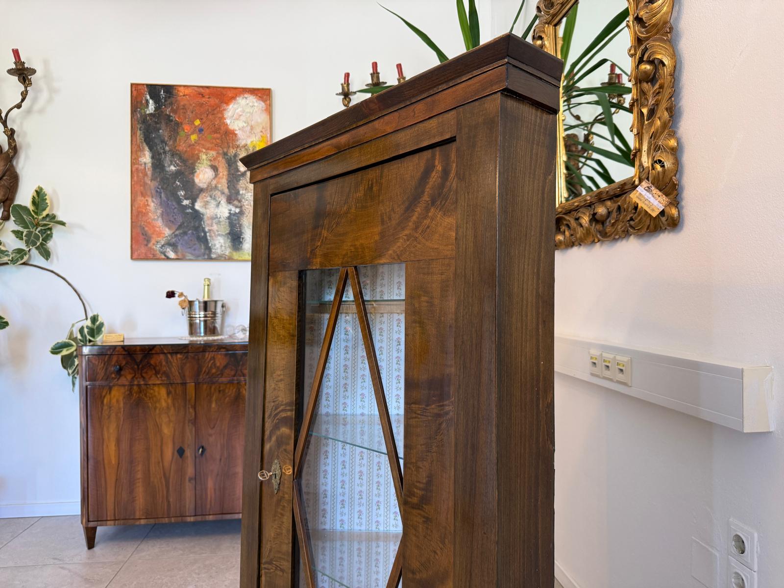 Originale Biedermeier Eckvitrine Bücherschrank Nussholz G1992