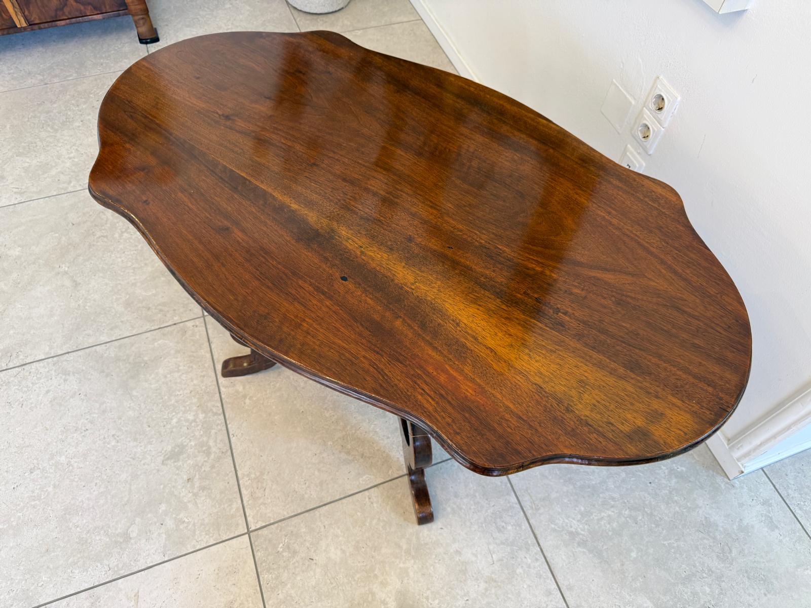 Spätbiedermeier Wohnzimmertisch Tisch Beistelltisch Nussholz D2336